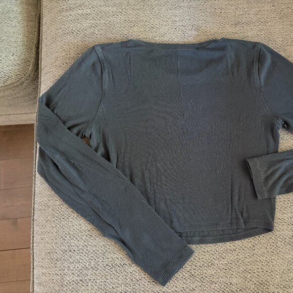 Lululemon Hold Tight Long Sleeve Cropped Tops (Pair) - Picture 2 of 6